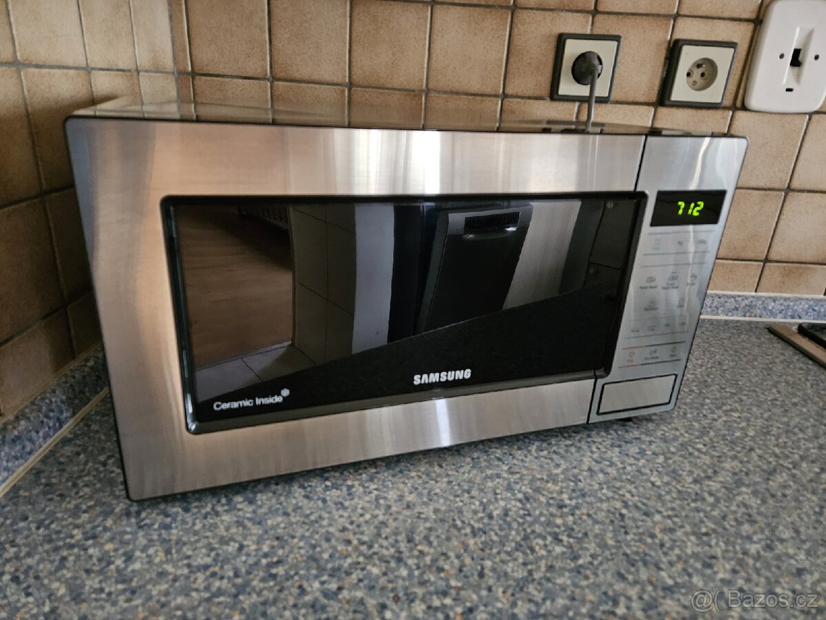 Mikrovlnná trouba Samsung inside