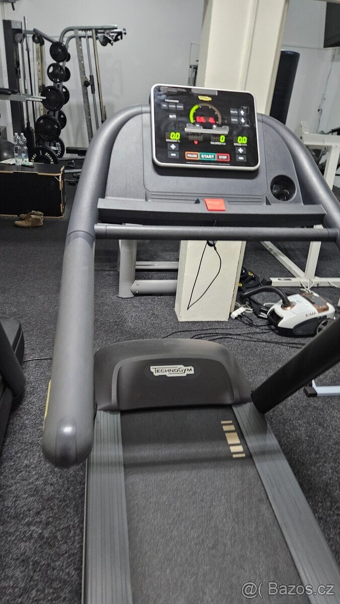 Technogym Run Jog Forma profi pás, další stroje