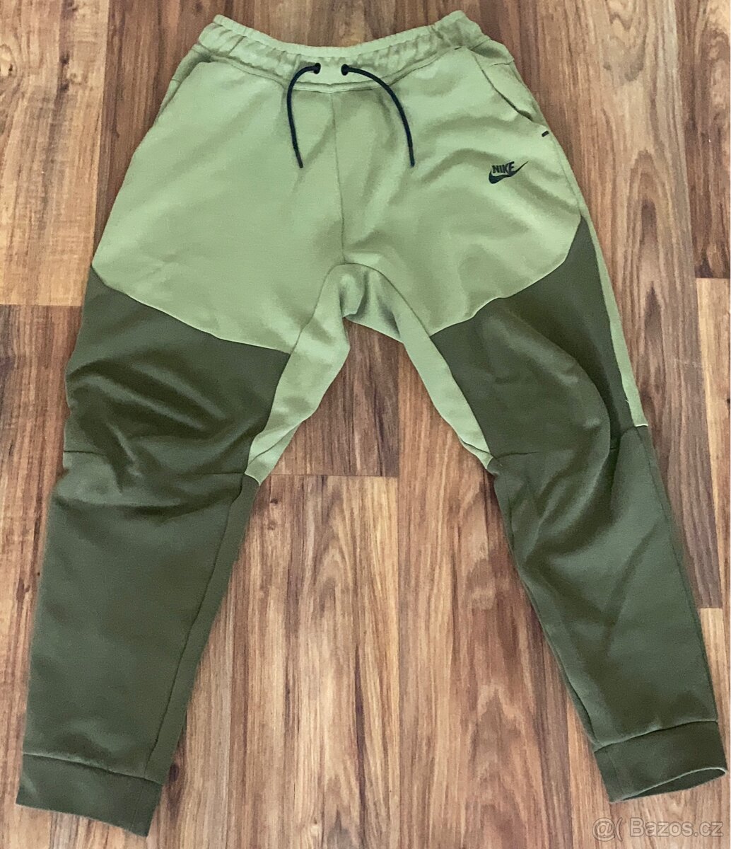 Nike Tech Fleece tepláky