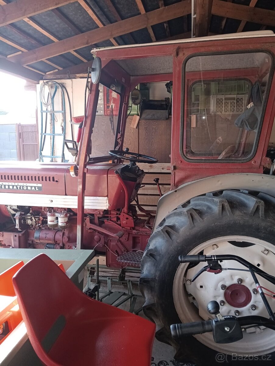 Traktor Mc Cormick 453 International