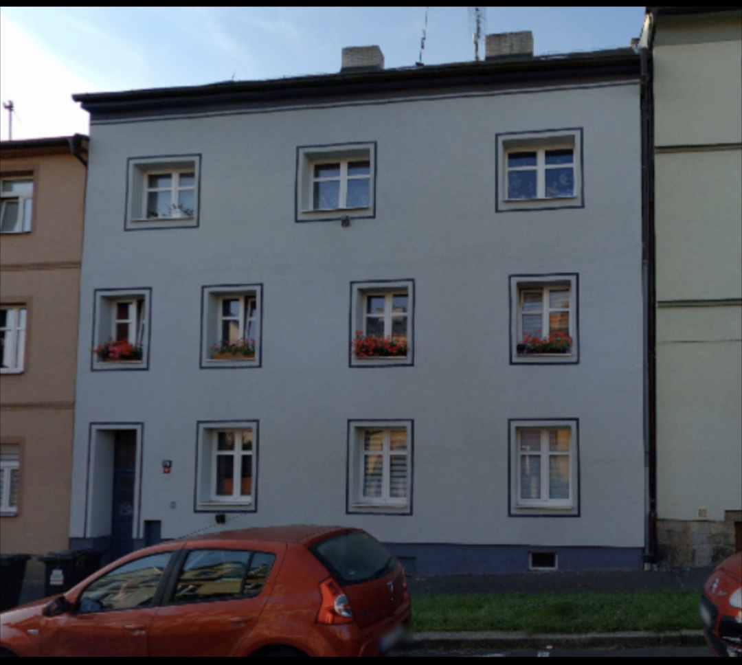 Dílna, zázemí řemeslníka nebo sklad 85 m2 snížené přízemí
