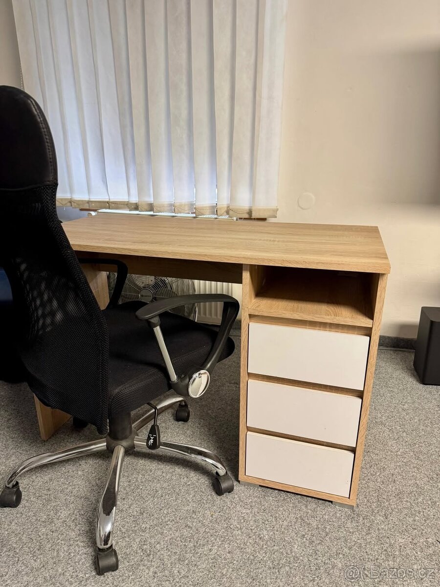 Psací stůl s otočnou židlí
