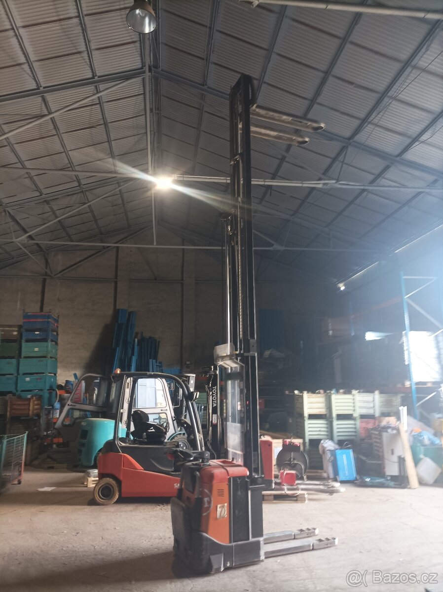 Ručně vedený elektrický vozík Toyota