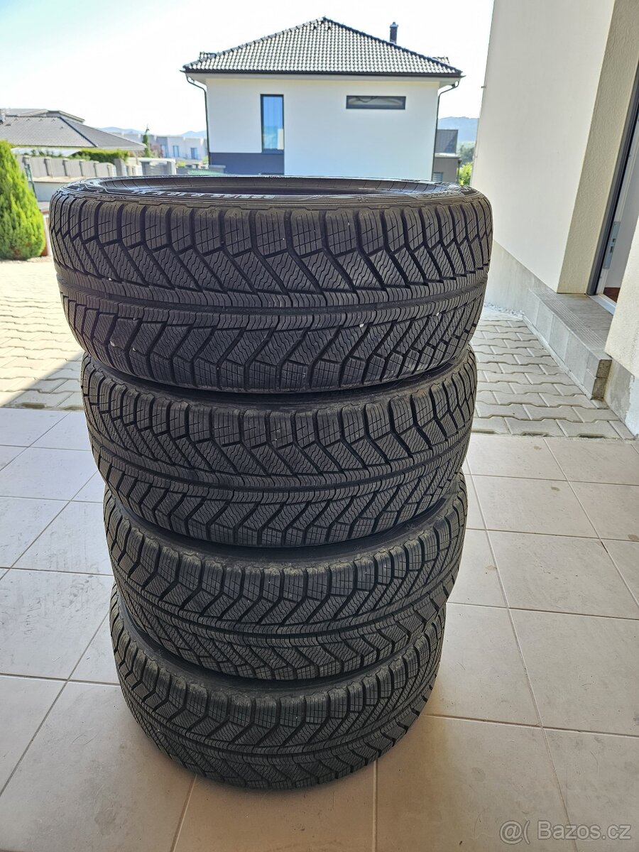 Zimní pneu POINTS WINTER S225/45 R18 V XL