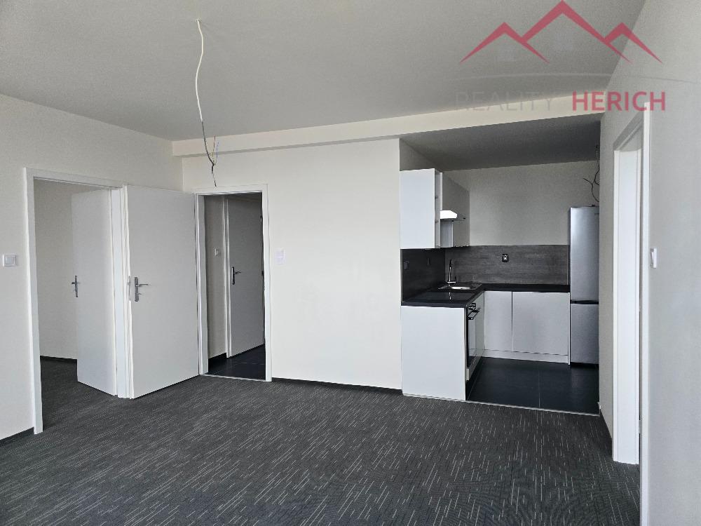 Pronájem bytu 3+kk, rekonstrukce, 65 m2, Žižkovo náměstí - A