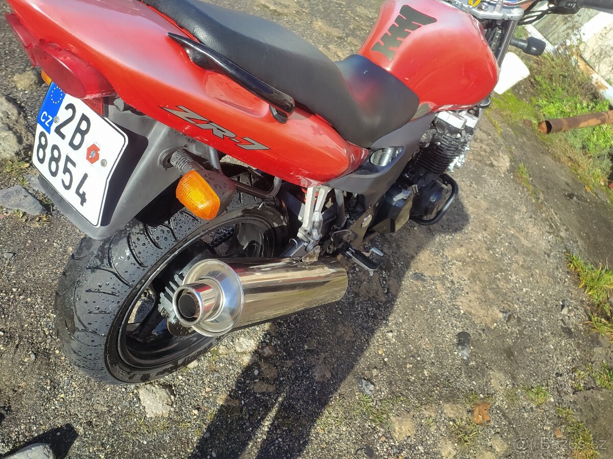 Kawasaki zr7
