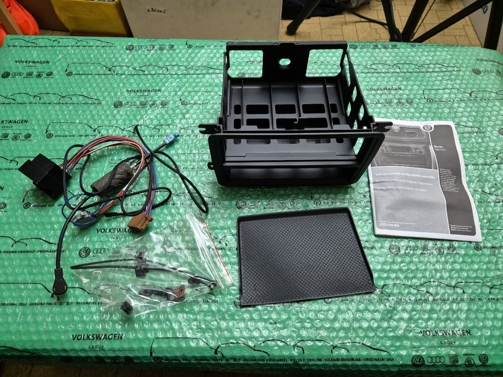 sada pro montáž neoriginálního rádia Škoda YETI