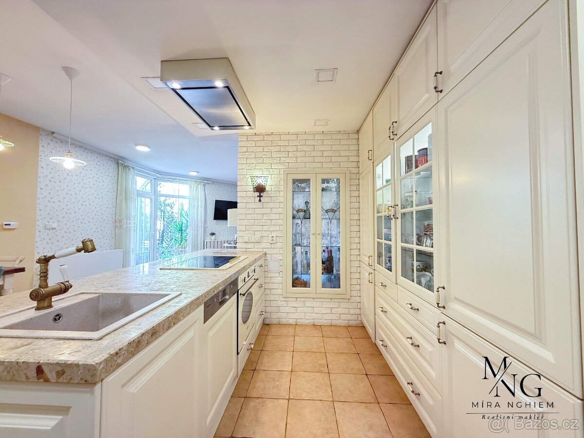 Jedinečný byt 3+kk s vlastní zahradou, Praha Dolní Měcholupy