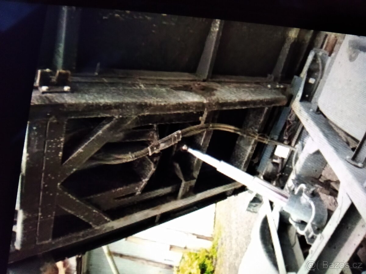 Hákový nosič kontejnerů Multikára