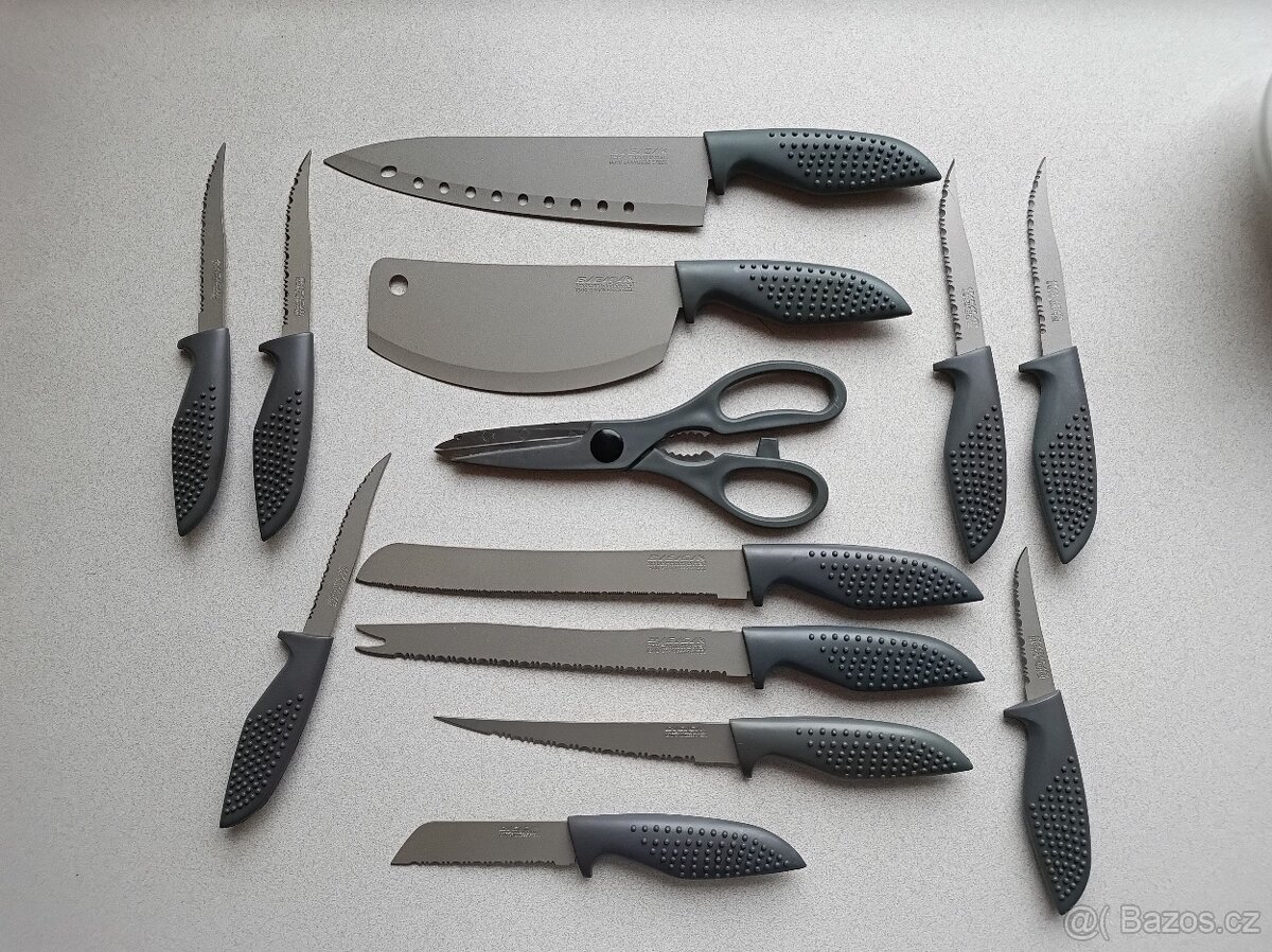 Sada zoubkových nožů, sekáček, nůžky - v bloku.