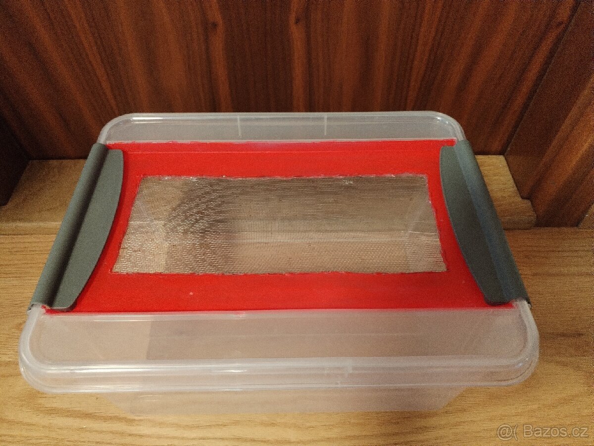 Box na krmný hmyz