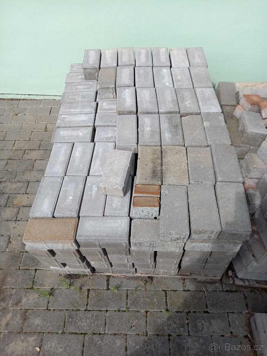 Prodám betonovou dlažbu