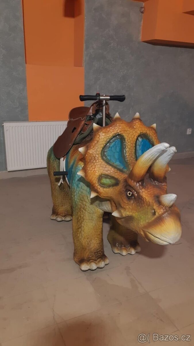 Chodící DINO + zvukový efekt