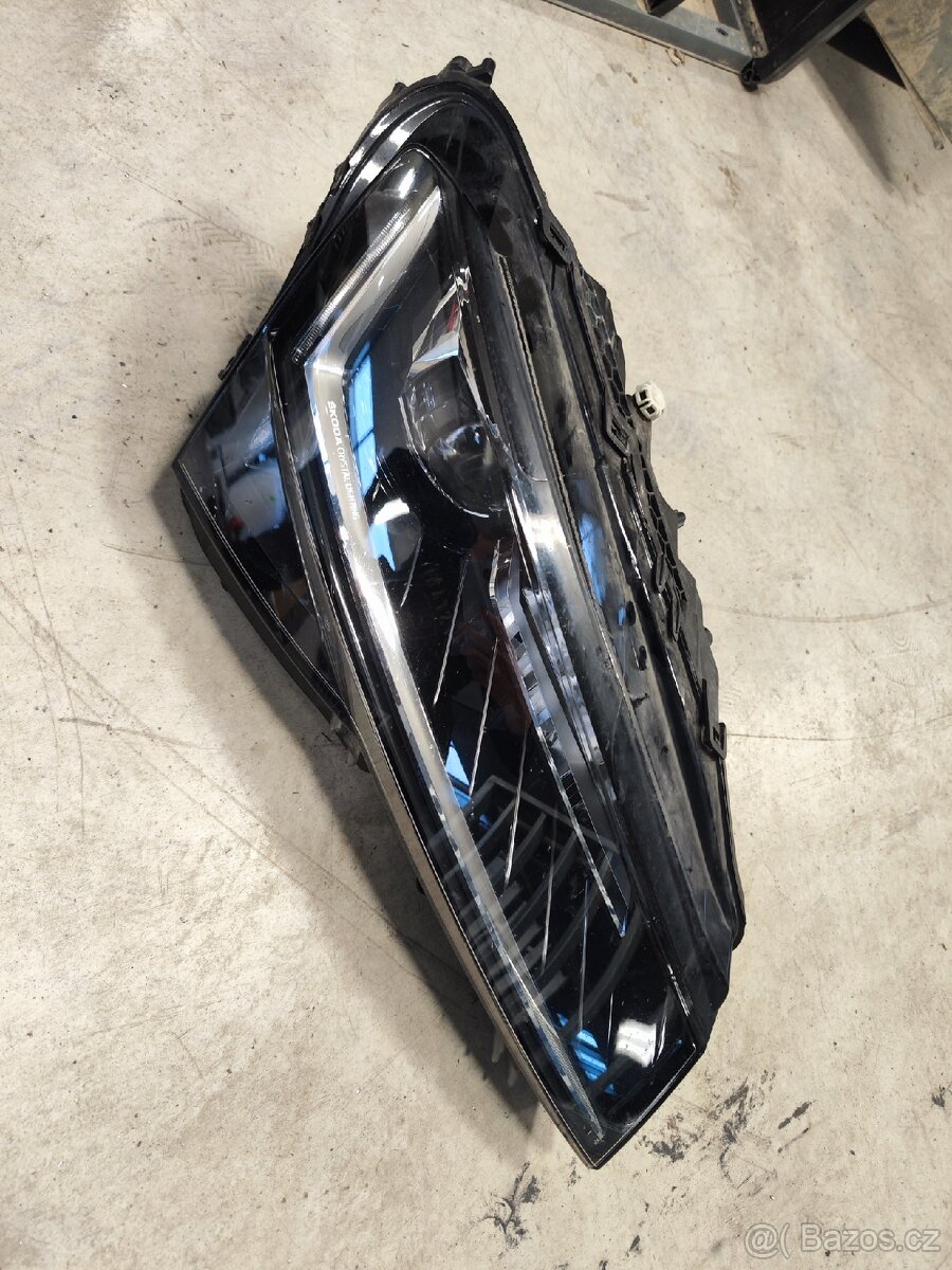 Pravé přední led světlo Škoda Superb 3 facelift