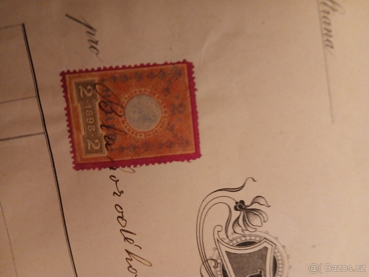 Mix různých dokumentů pohlednic a známek