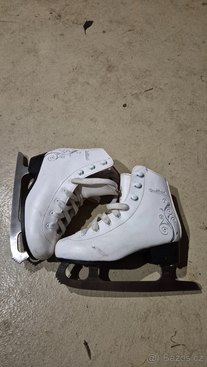 Dívčí lední brusle