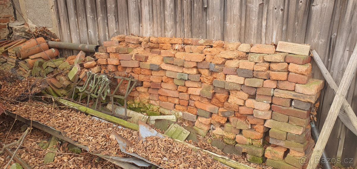 Starý stavební materiál