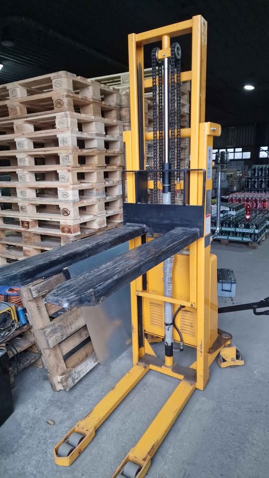 Ruční elektrický vysokozdvižný vozík SPN 1025