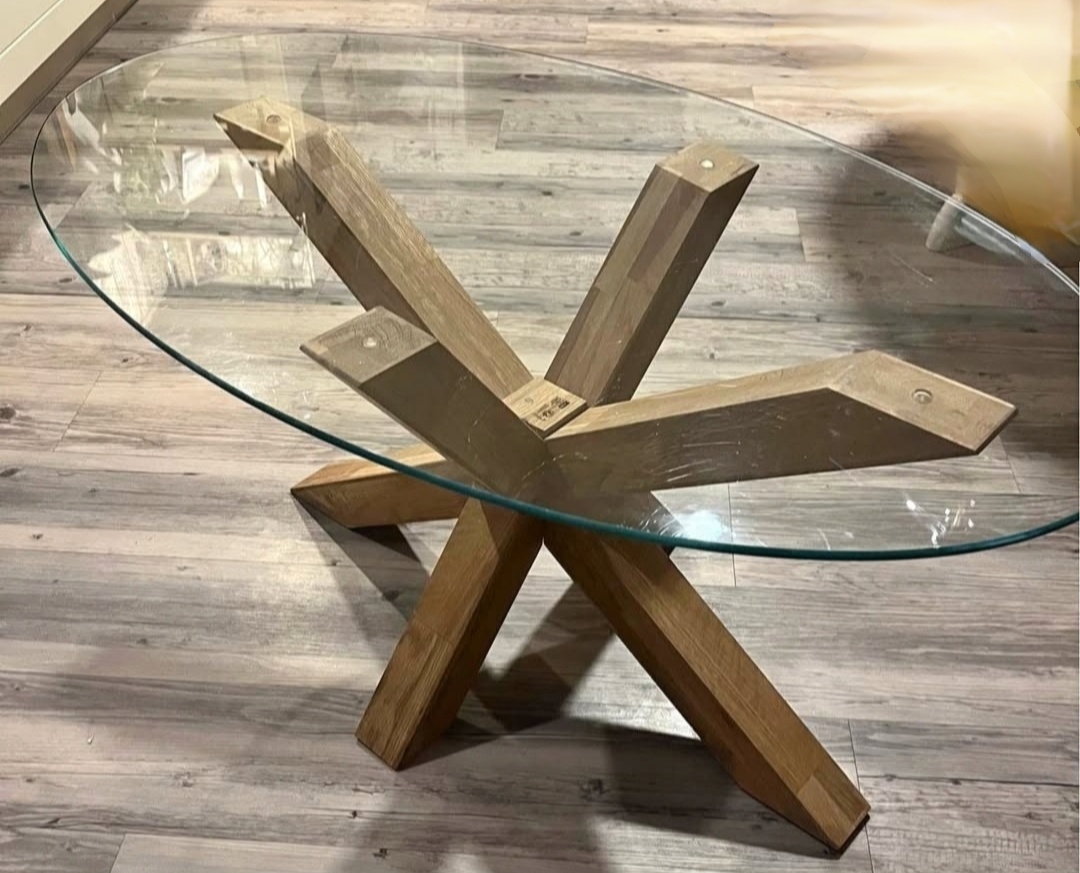 Oválný konferenční stolek PC 4500 Kč