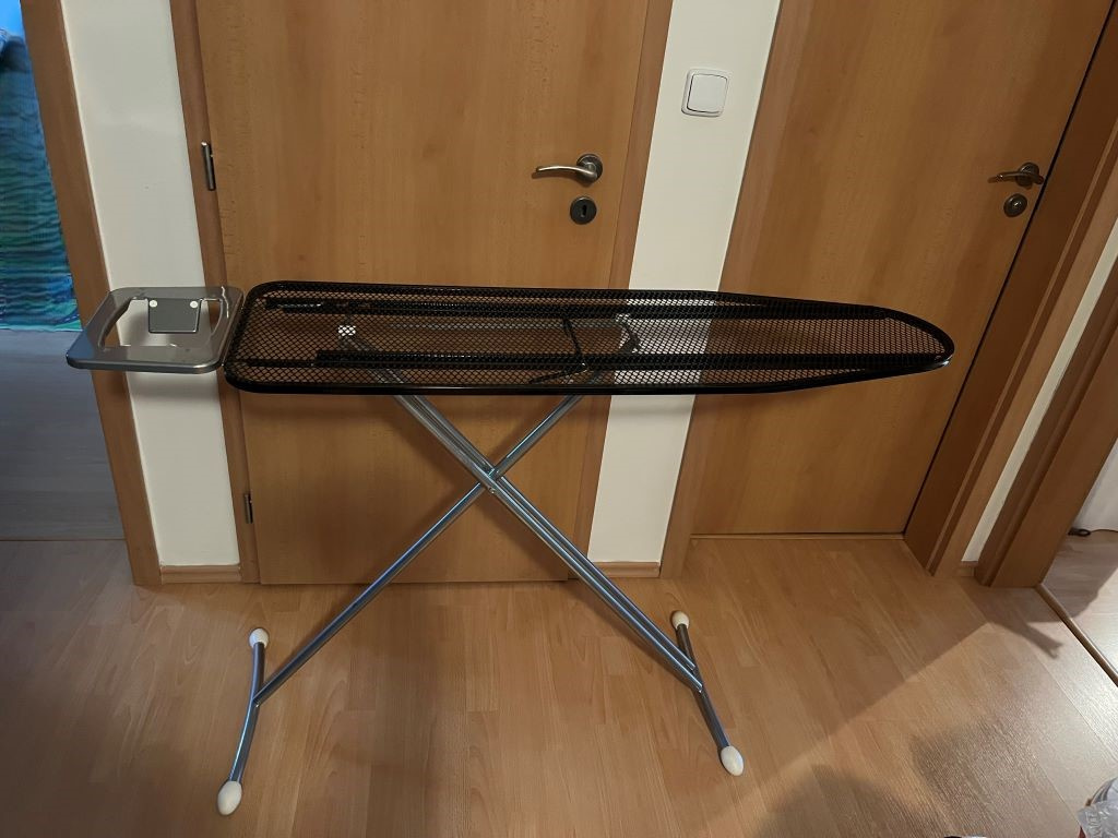 Žehlicí prkno bez potahu