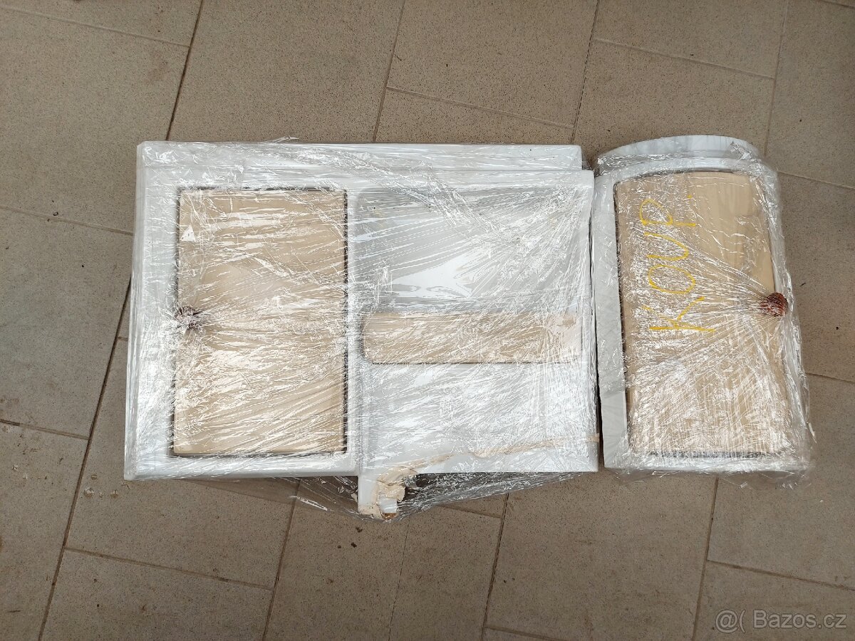 Plastové karavanové skříňky