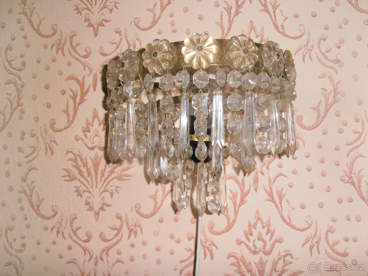 STAROŽITNÁ LAMPIČKA NA STĚNU