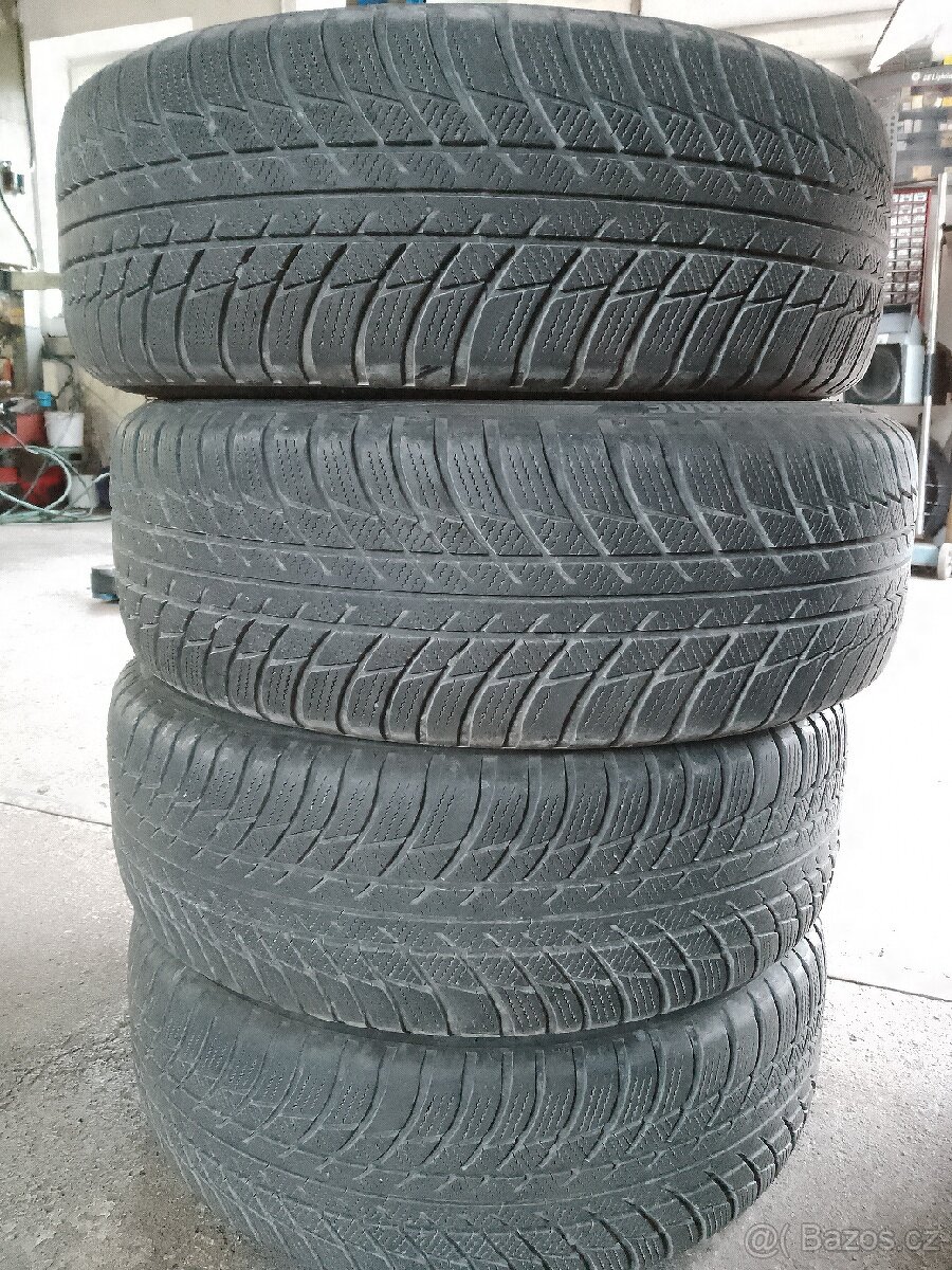 Celoroční pneu Bridgestone