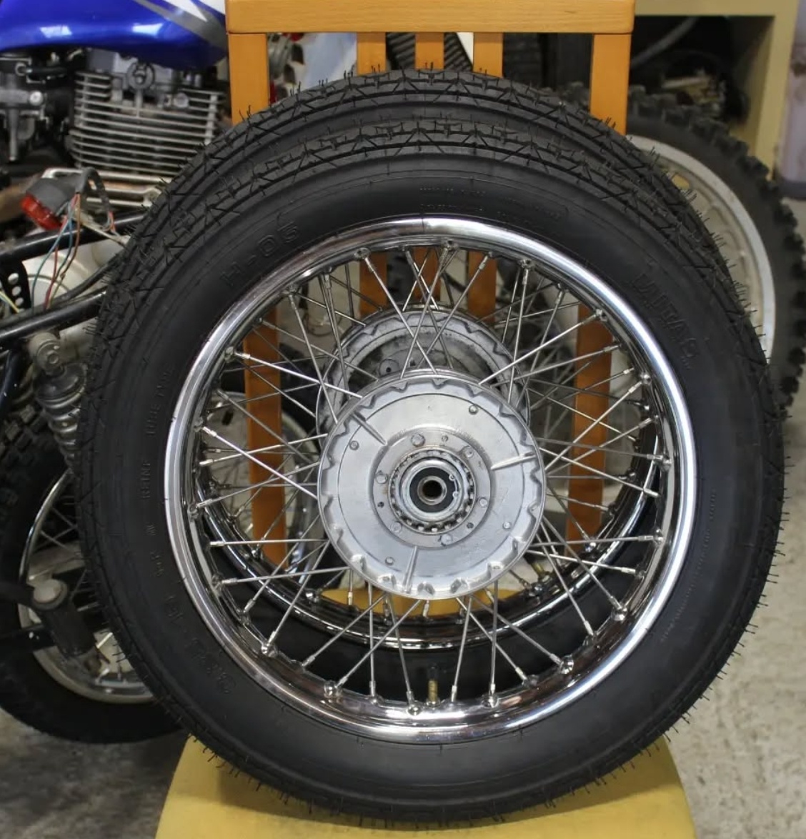 Kola 16´´ JAWA Kývačka