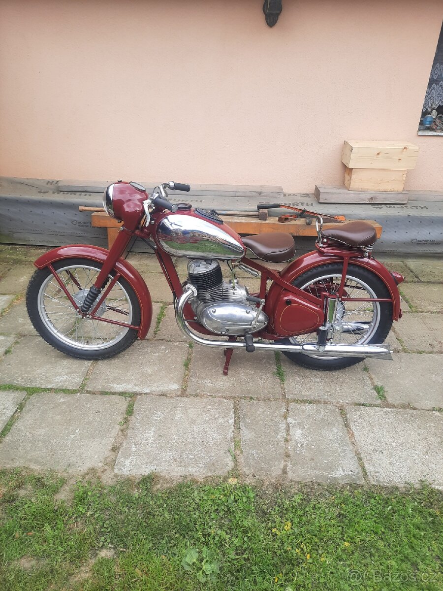 Jawa pérák 250