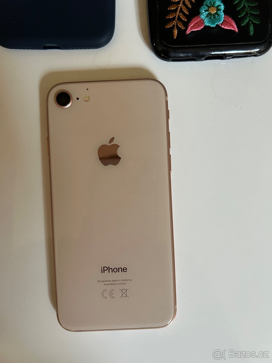 iPhone 8 - výborný stav