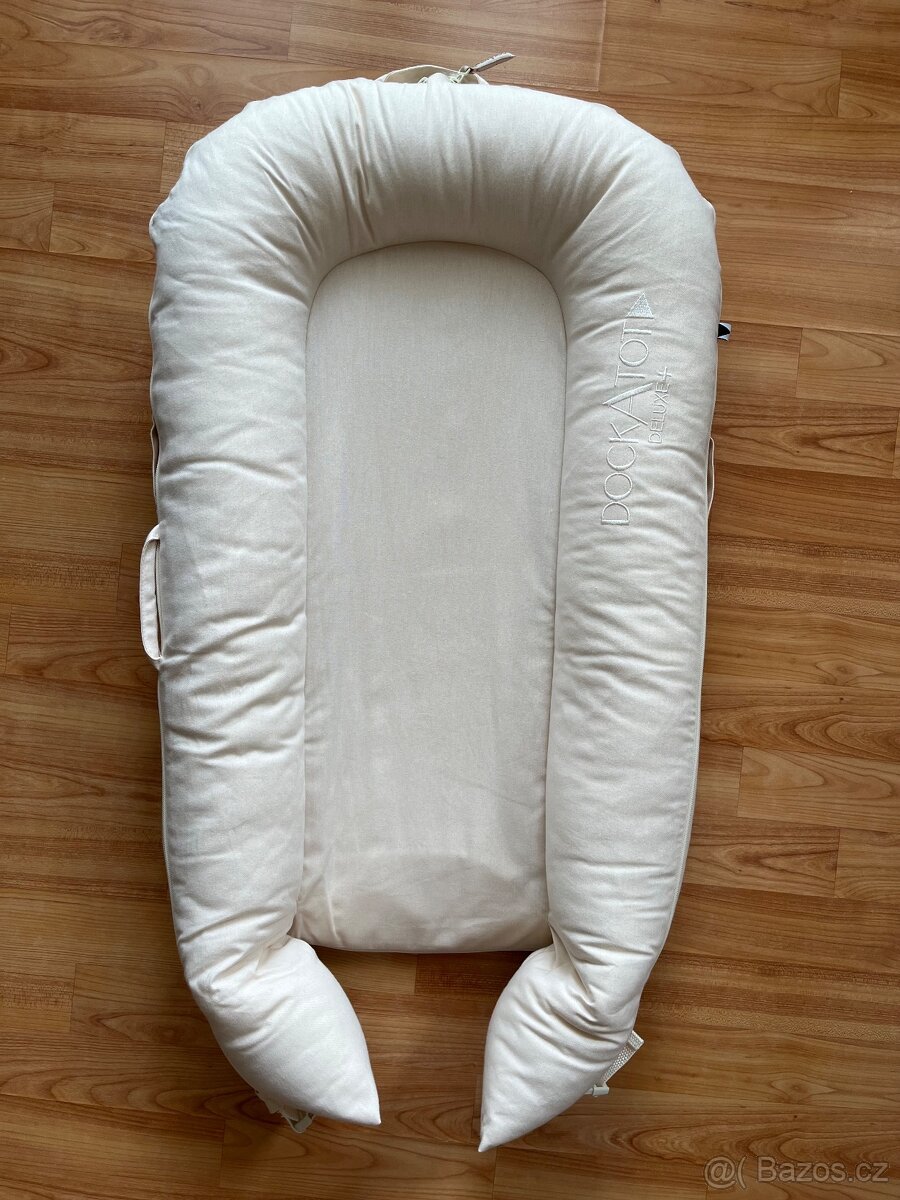 DockATot Deluxe+ hnízdo