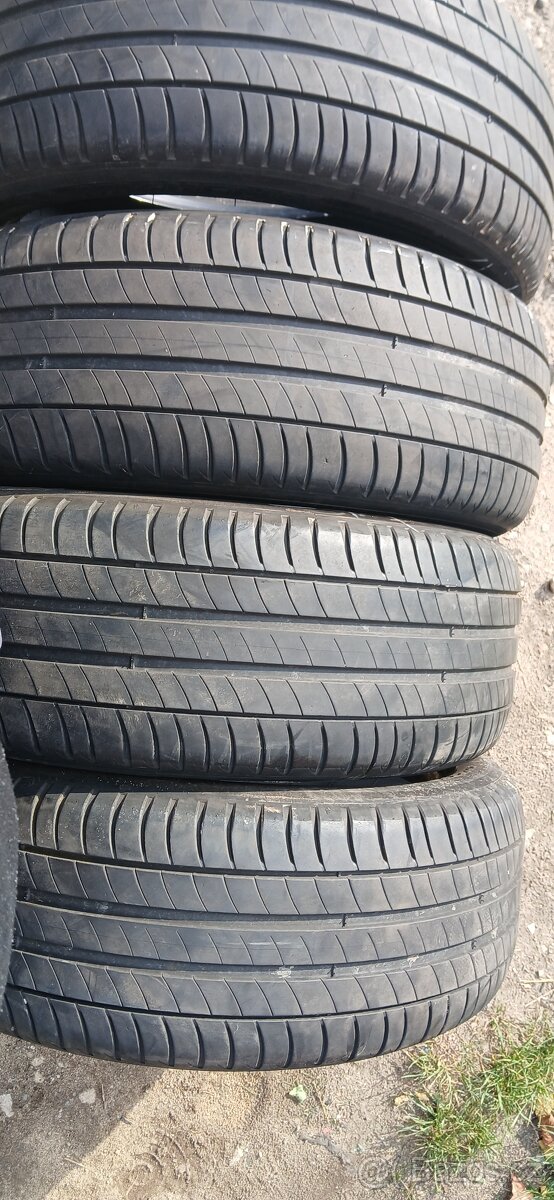 215/50R18
