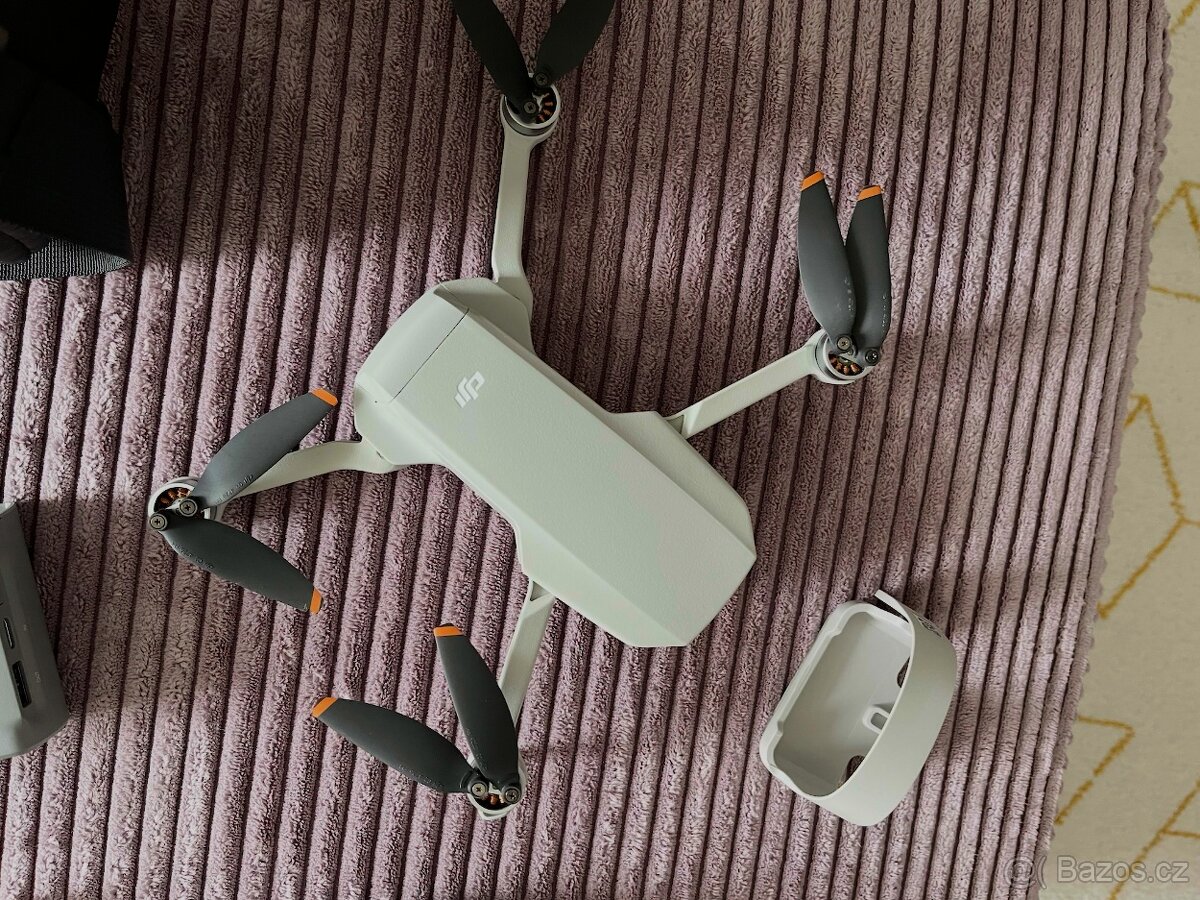 DJI Mini 2 SE Fly More Combo (pojistka do 9-2025)