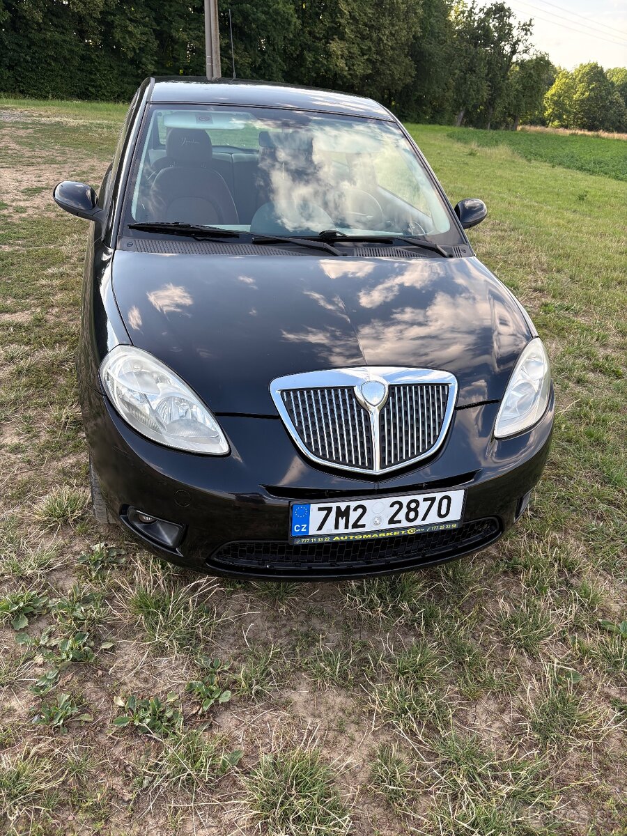 Lancia ypsilon