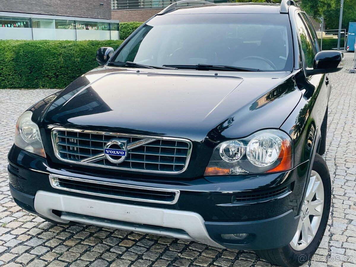 Volvo XC90 2.4D5 136KW 4x4 AUTOMAT NAVI SENZORY SERVISKA