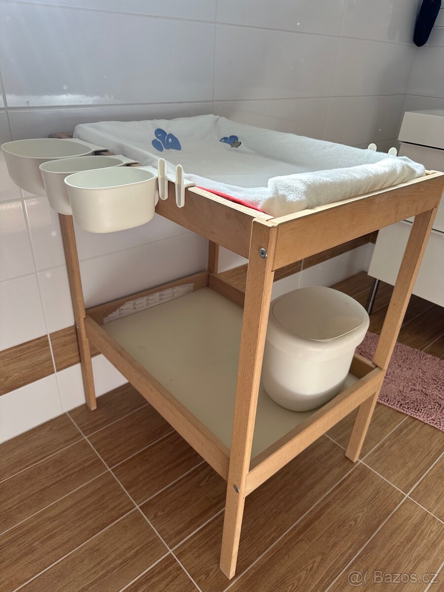 Přebalovací pult Ikea