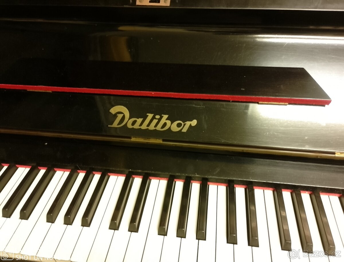 Koncertní pianino Dalibor