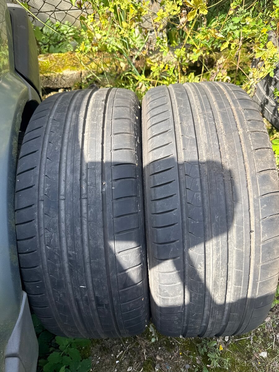 245/35 R20