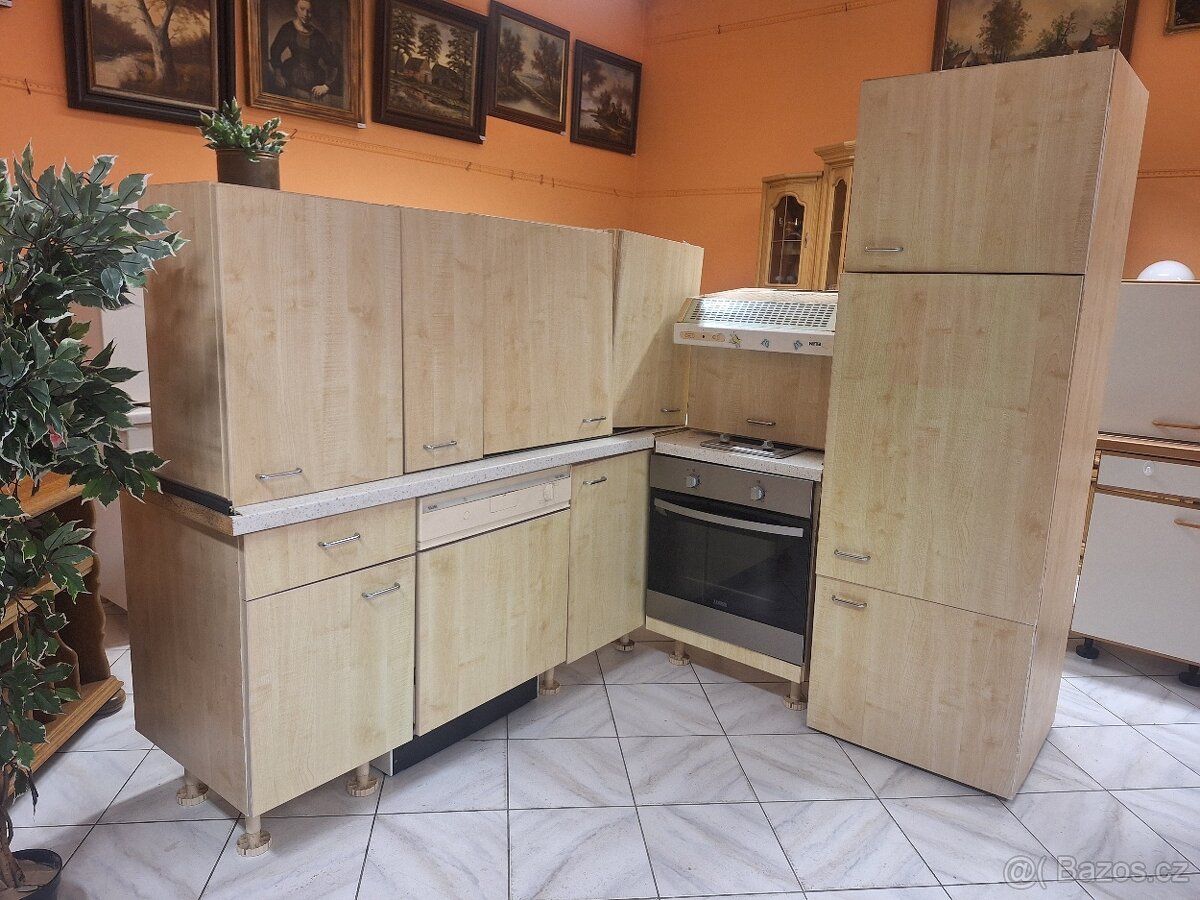 Rohová kuchyňská linka německé výroby