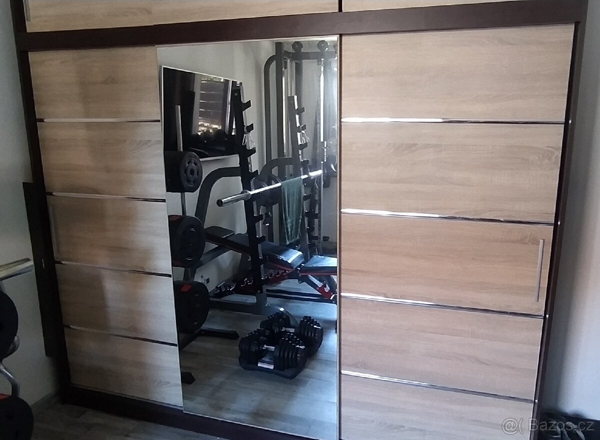 Šatní posuvná skříň - 250cm