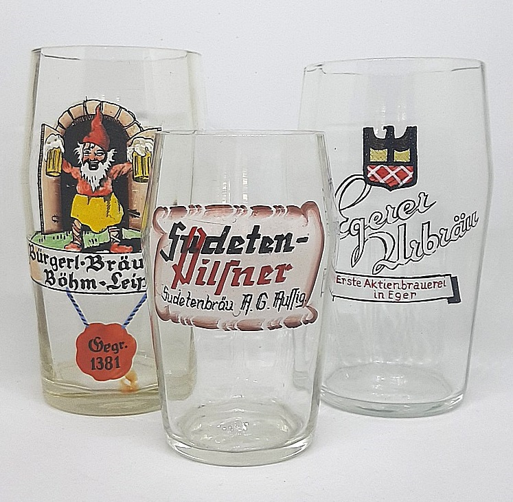 Pivní sklo sklenice půllitry tretinky cedule lahve 25