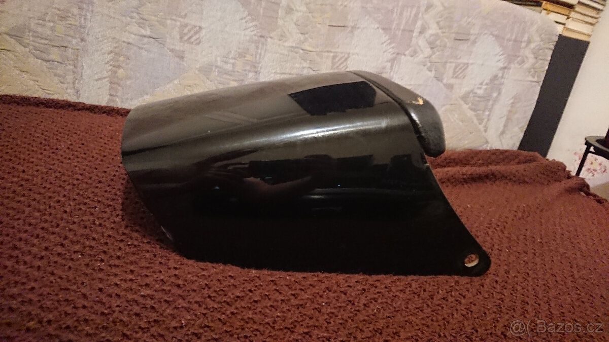 HONDA XBR 500 ZADNA KRYTKA SEDLA