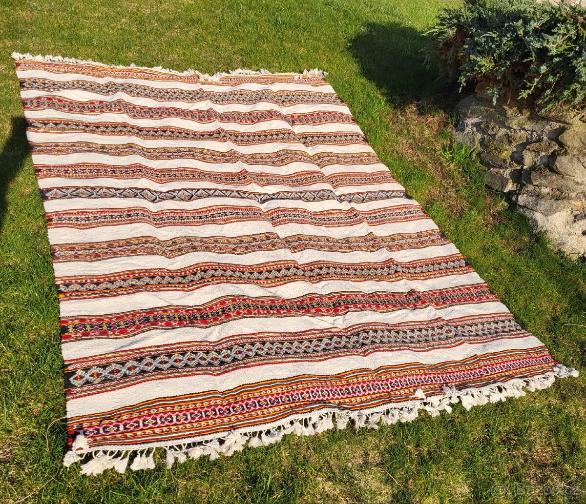 VELKÝ RUČNĚ TKANÝ KOBEREC 237X187cm (č.1)