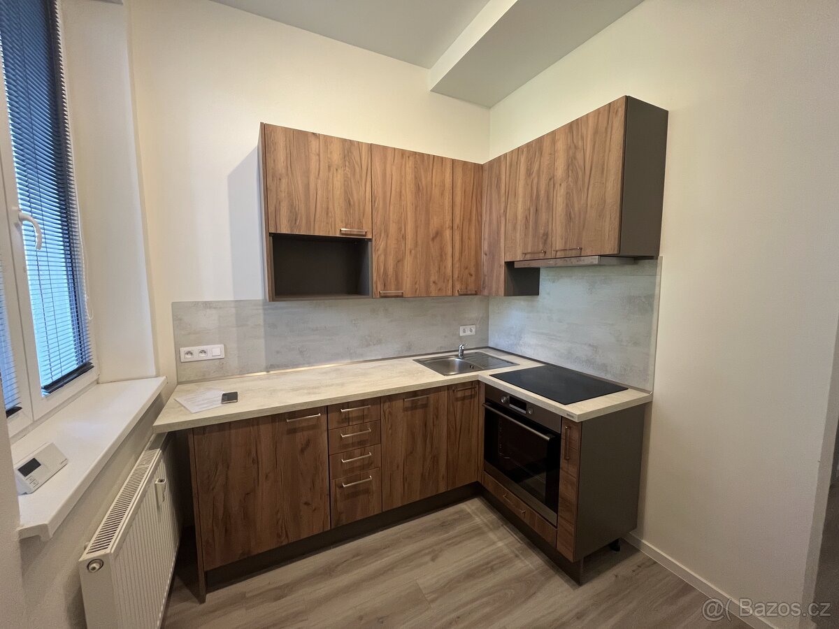 Pronájem bytu 1+1, 34 m² – Křižíkova ulice, Chomutov