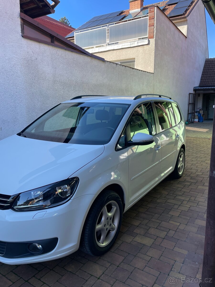 Volkswagen Touran 2.0 TDI DSG, 2015, automat, tažné, 5 míst