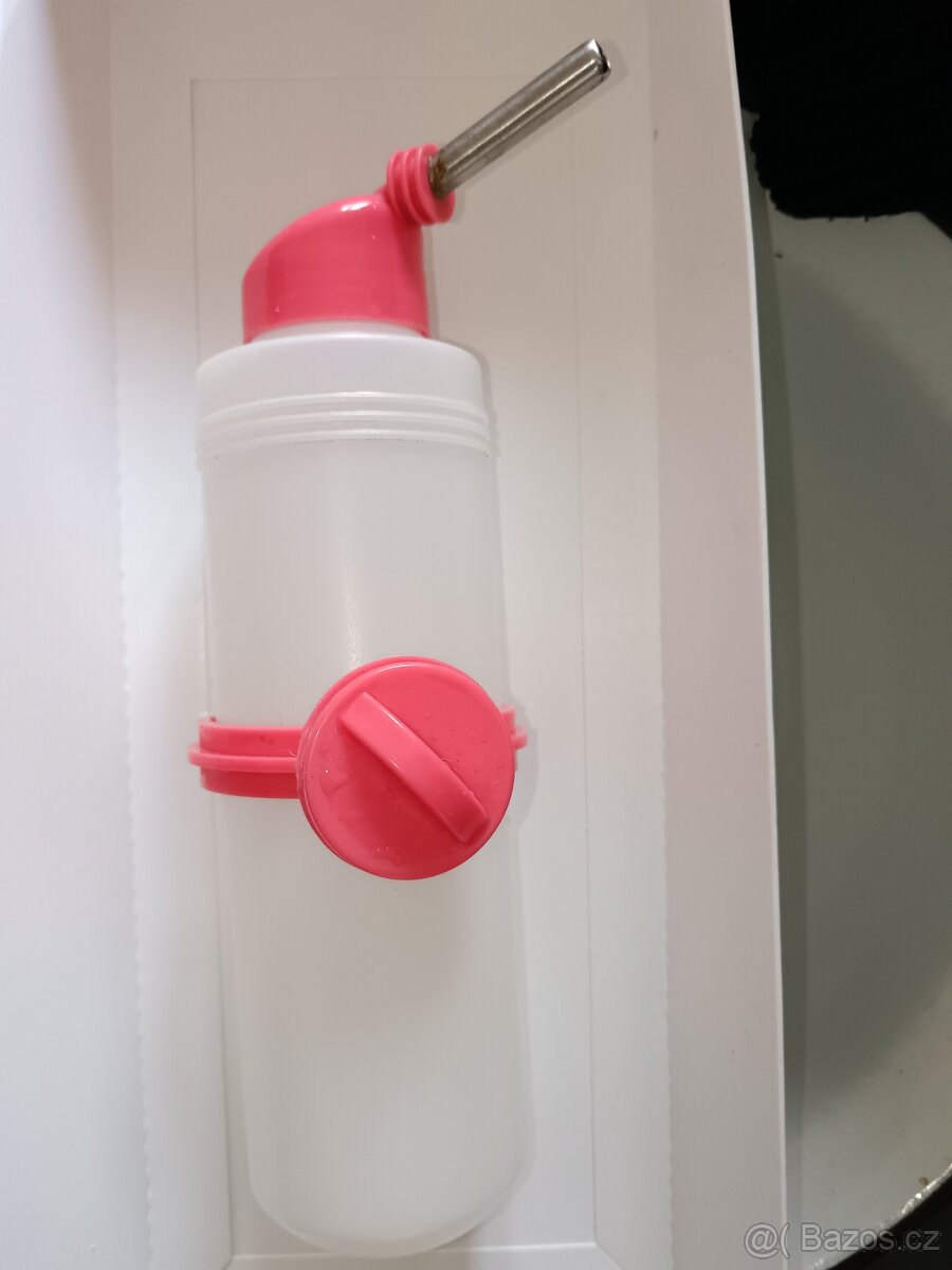 Napáječky Trixie plastové i s úchytkou