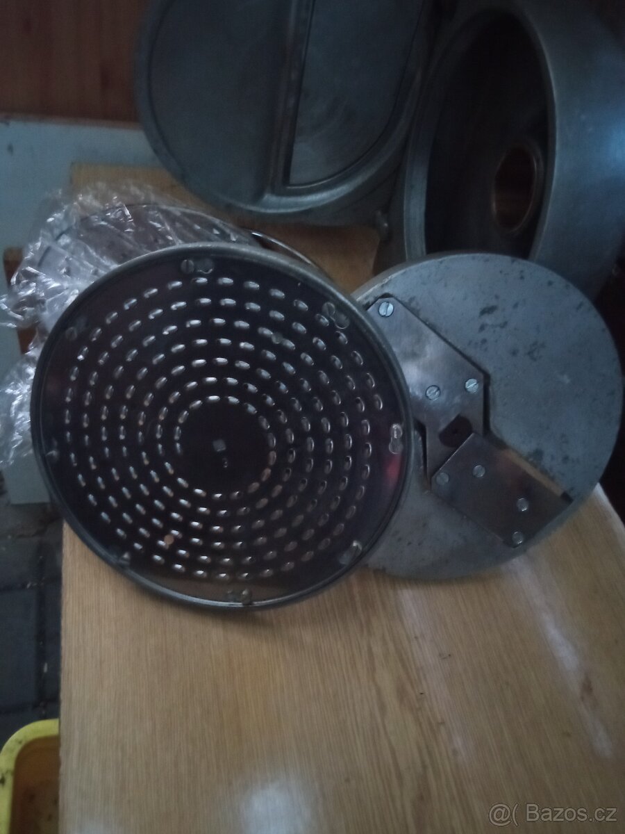 Krouhací přídavný trojek alba