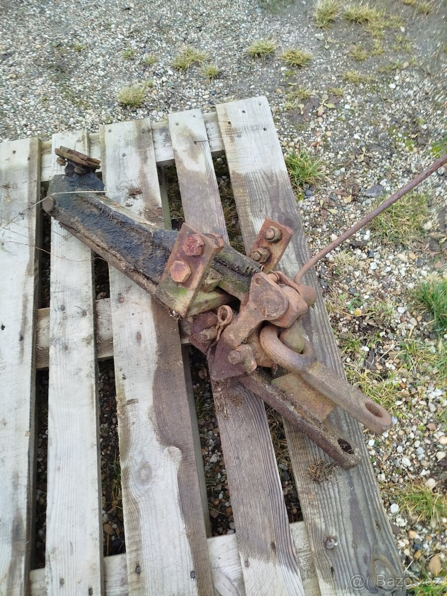 Spodní agro závěs na Zetor 5611