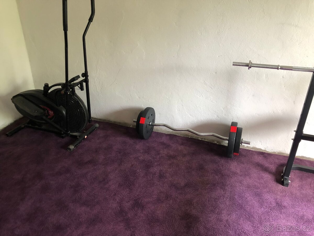 Posilovací stroje a náčiní