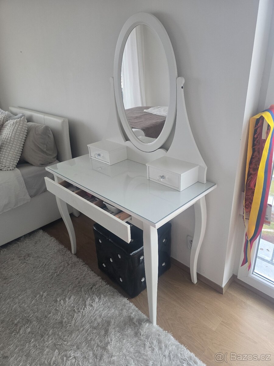 Prodám toaletní stolek Ikea